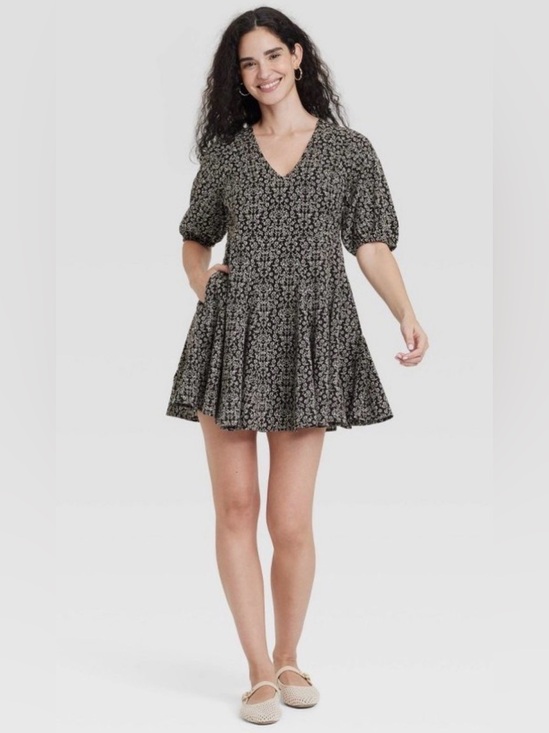 Universal Thread Dresses & Skirts - Universal Thread Black & White Floral V-Neck Mini Dress